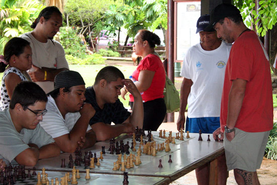 Tournoi d'échecs au Parc bougainville avec les champions de polynésie